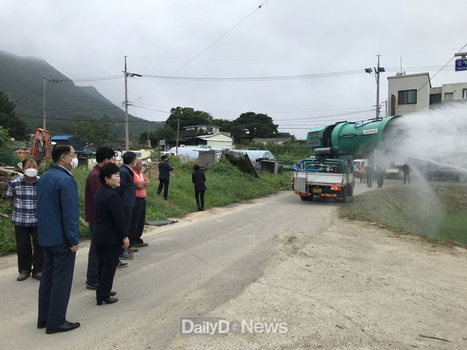  기계·기북 친환경 쌀 생산단지에 영양제 광역 살포 실시
