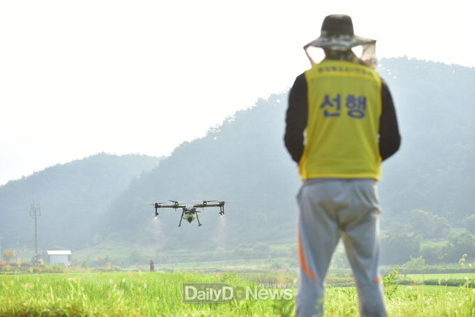청송군, 벼 병해충 드론 공동방제