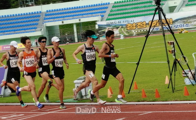 영주시청 육상팀 김지인, 전국대회서 메달 2개 획득(역주중인 선수들 모습. 선두 김지인 선수)