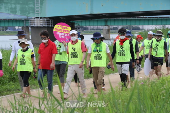 포항은 지금 맨발걷기 열풍 포항 맨발로 8선 선정