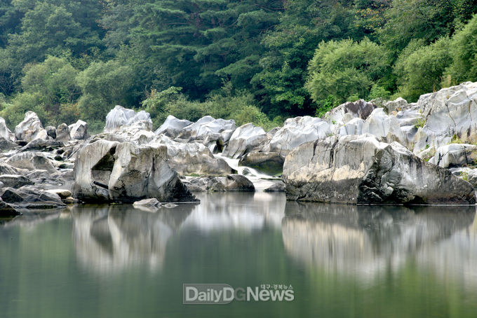 청송 신성계곡 ‘녹색길’ 한국관광공사가 추천하는 걷기 좋은 길에 올라- (백석탄)