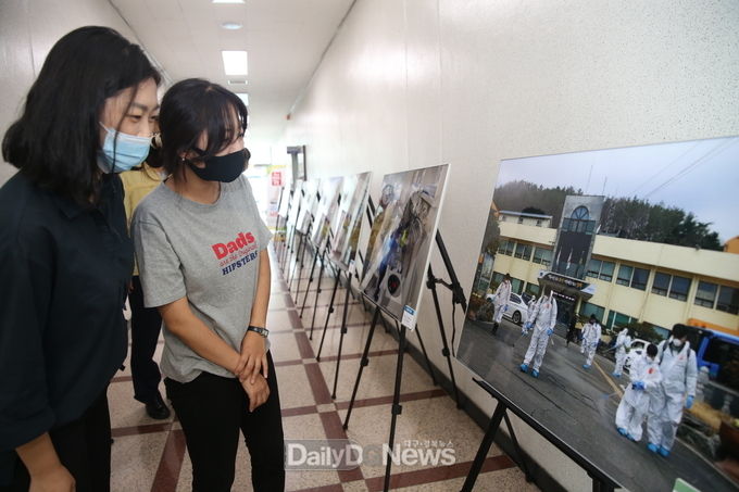 ‘다시뛰자 경북! 덕분에 사진 전시회’ 장면