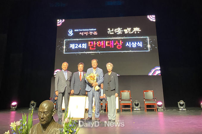 청송 출신 김주영 작가, 만해문예대상 수상