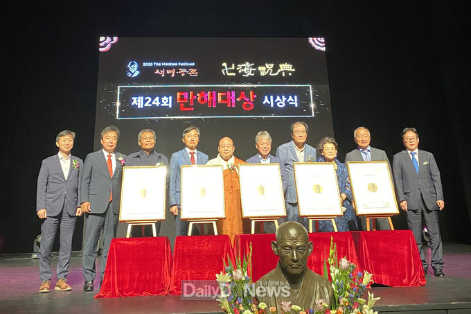 청송 출신 김주영 작가, 만해문예대상 수상
