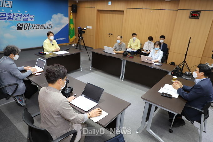 권영진 대구시장과 대구경북인터넷기자협회와의 인터뷰 모습. (사진=이준호 기자)
