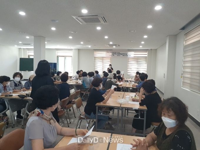 생활개선울릉군연합회 주관 농촌여성 천연화장품 제조교육 실시<br>
