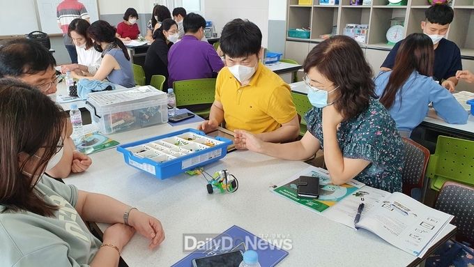 사진제공 경상북도교육청)지난 7월 남동부권역 창의융합인재교육지원단 워크숍)
