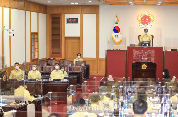 코로나19 방역수칙을 강화한 대구시의회 지277회 임시회 개회식 모습. (사진=대구시의회 제공)