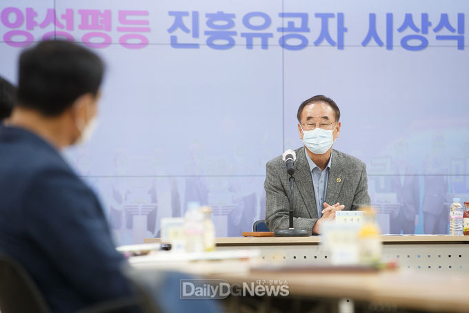 사진제공 구미시) 2020년 양성평등 진흥유공자 시상식 개최
