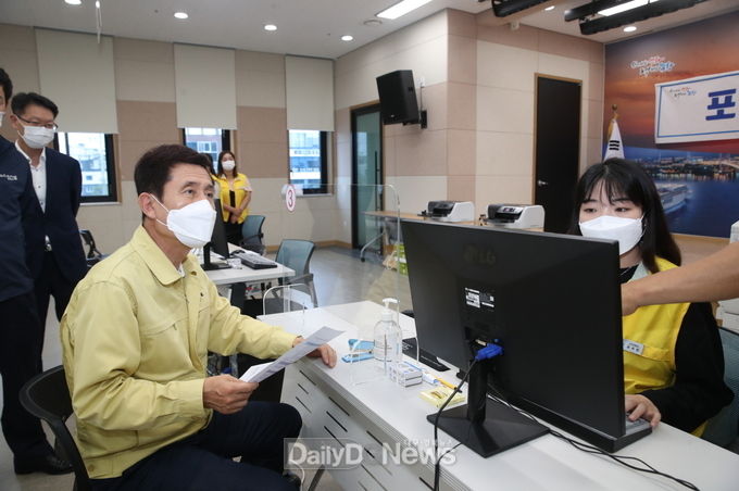 이강덕 포항시장, 지진피해 접수처 현장 점검