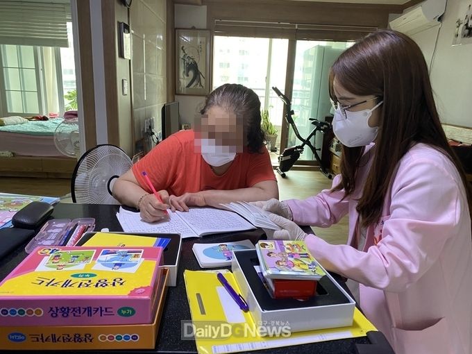 사회적 거리두기 2단계에 따른 비대면 치매돌봄 프로그램 강화