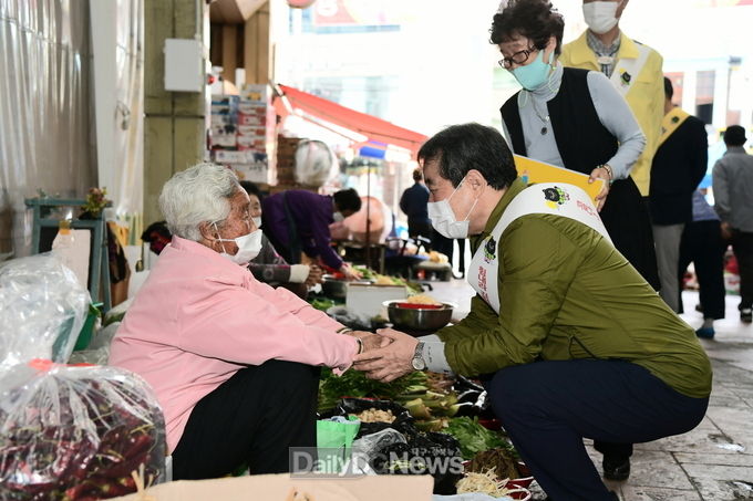 김천시, 전통시장에서 발로 뛰는 소통 행정 추진