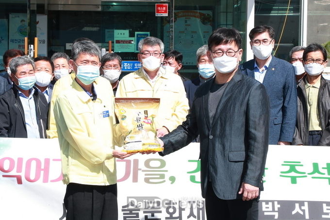 박서보화백, 추석맞아 고향 은풍면 전 세대에 햅쌀 전달