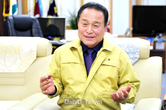 김영만 군위군수