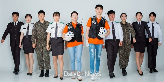 구미대 응급의료부사관과 학생들의 제복 입은 모습