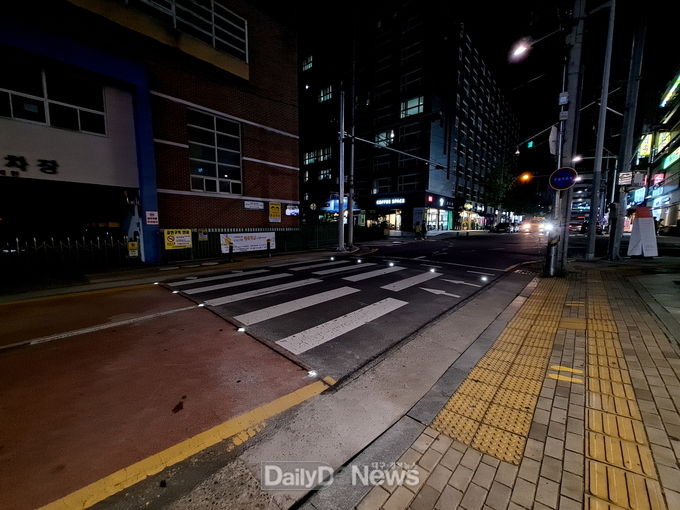 대구 달성군 다사읍 죽곡리 죽곡초등학교 앞에 조성된 '활주로형 횡단보도' 모습. (사진=달성군 제공)