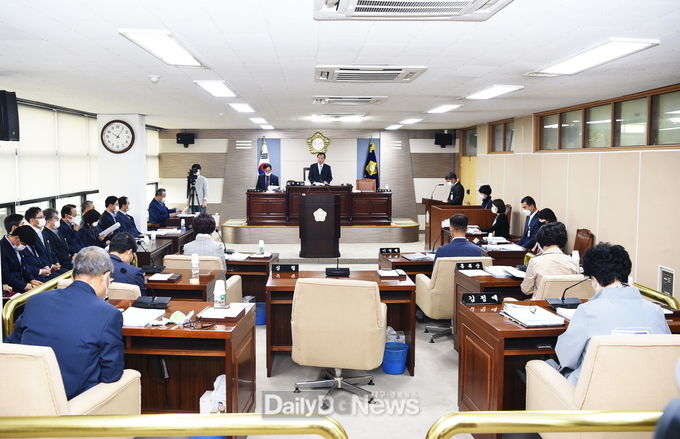 12일 군위군의회 제251회 임시회 개회