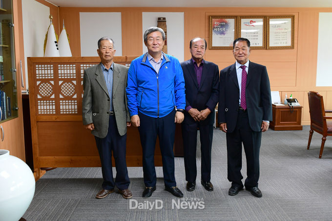 지역발전과 교육발전기금 기탁