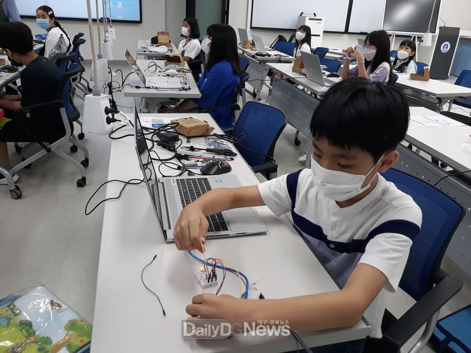 지난 9월 도량초 메이커교육관 1일 메이커체험교실-코딩