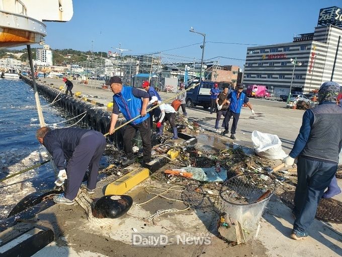 경상북도 깨끗한 동해, 생명이 넘치는 바다 만들기를 위한 대대적인 해양환경 개선 시책 추진<br>
