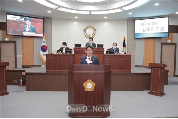 김세균 의원이 제269회 임시회에서 5분 자유발언을 하고 있다.