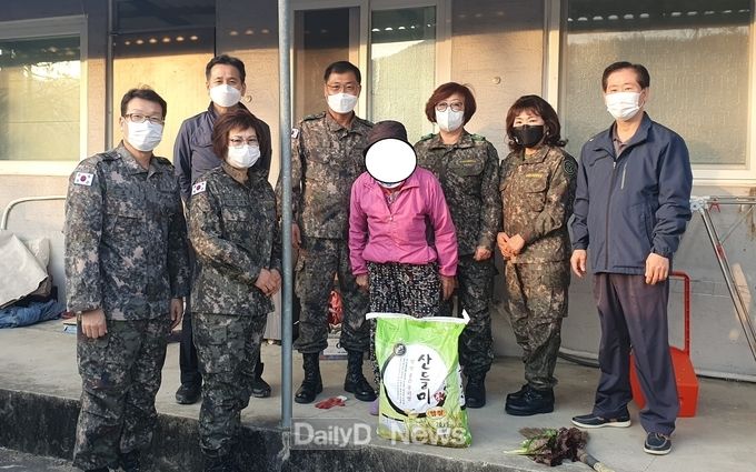 군위군 관내 8개읍면 16가구에 쌀 16포 전달
