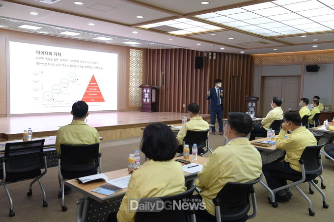 영천시 공무원, 매달 마지막 주 목요일 특강 실시