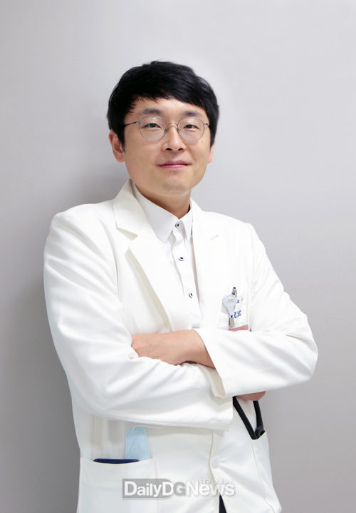 영남대학교병원 권역 호흡기 전문질환센터 호흡기알레르기내과 안준홍 교수. (사진=영남대병원 제공)