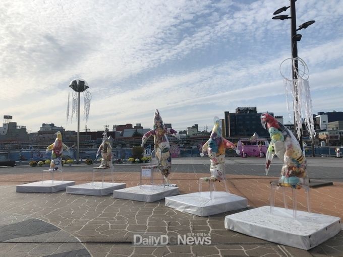포항 해상공원에 ‘K팝 아이돌’ 설치 미술 전시 열려