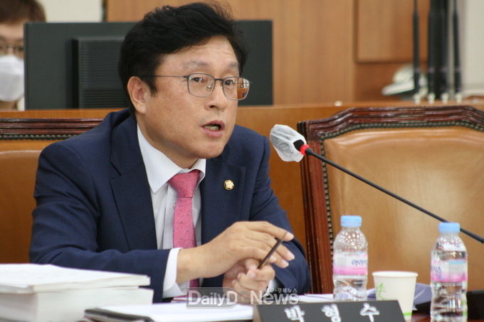 박형수 의원 기재위 질의 장면