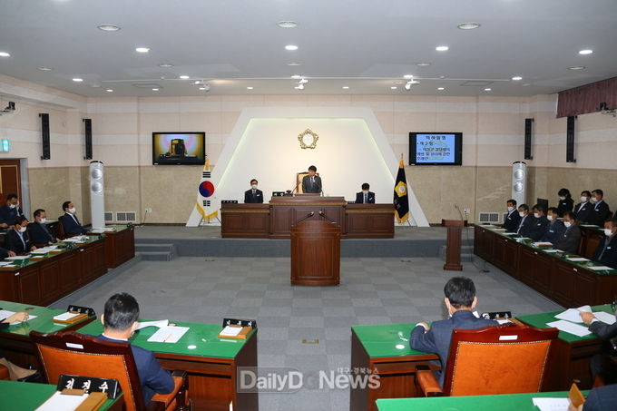 의성군의회 임시회 장면