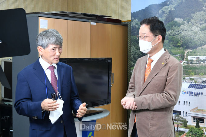 저명강사 초청 비대면 학부모 교육 실시