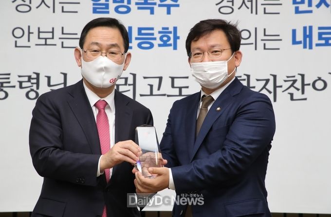 사진 오른쪽 김형동 의원