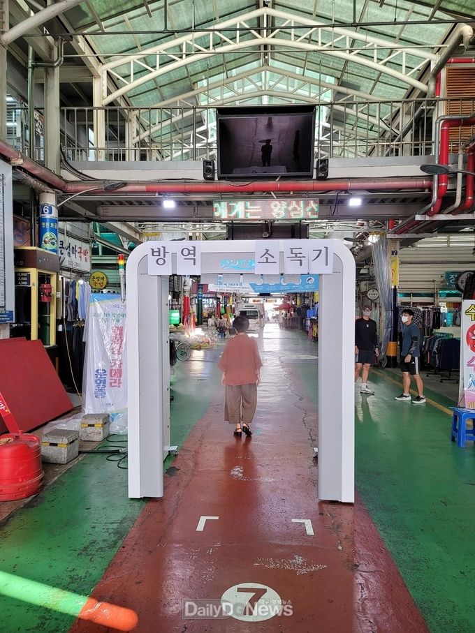 영천시, 영천공설시장 워크스루 방역시스템 설치 사진사진(20.8.31일자 사진)