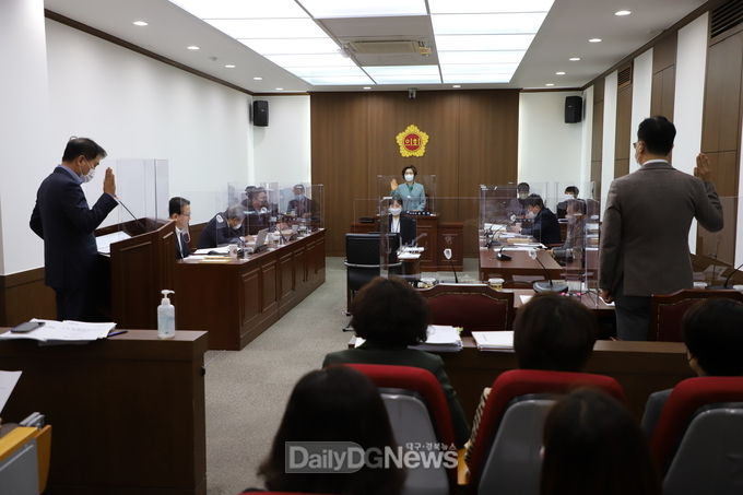 대구시의회 기획행정위원회의 대구시 대변인실, 홍보브랜드담당관실에 대한 행정사무감사 장면. (사진=이준호 기자)