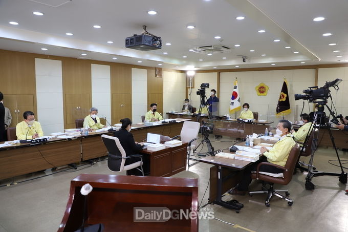 대구시의회 기획행정위원회 대구시 기획조정실과 대구경북연구원 행정사무감사 모습. (사진=이준호 기자)
