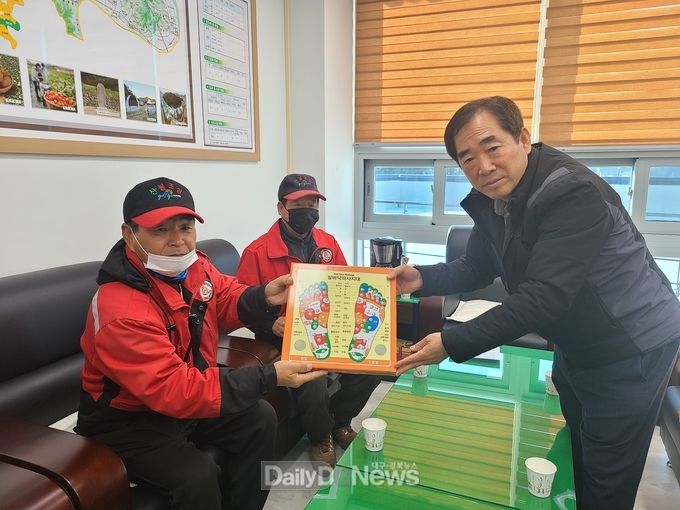 피씨케이주식회사 이동원 대표이사, 고향헤 건강톡톡 발바닥 마사지대 기탁