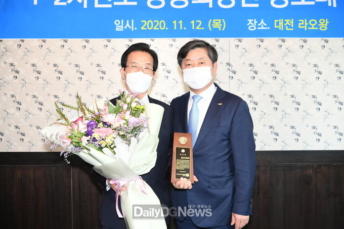문경시장, 전국시장군수구청장협의회로부터 공로패 수여 받아
