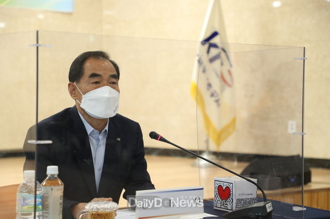 <사진제공 : 한국농어촌공사 경북지역본부> 한국농어촌공사가 11월 12일 청도 신화랑 풍류마을에서 「제10회 CEO 현장경영회의」를 개최하고 있다.