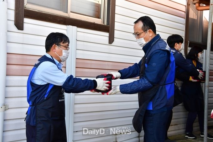 어려운 이웃의 따뜻한 겨울나기 지원 위한 연탄나눔 행사 시행