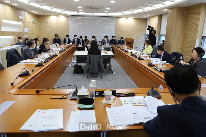 대구시의회 경제환경위원회의 대구디지털산업진흥원에 대한 행정사무감사 실시 모습. (사진=이준호 기자)