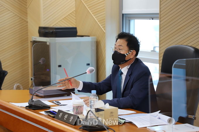 홍인표 대구시의회 경제환경위원회 위원장. (사진=이준호 기자)