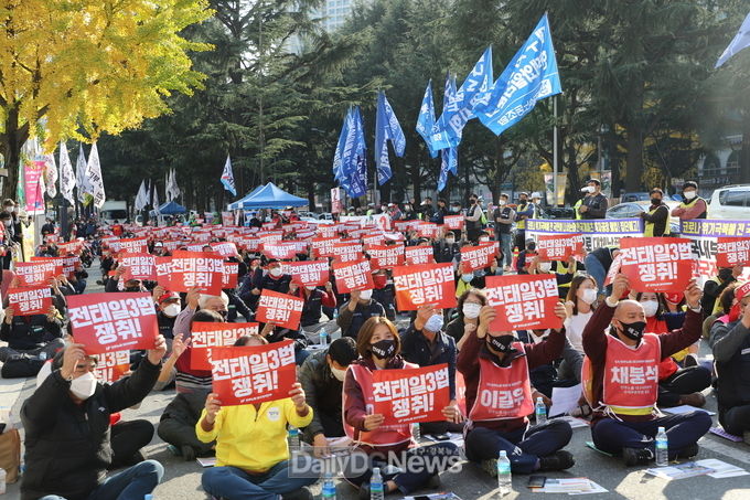 민주노총대구지역본부는 14일 '2020 대구지역 노동자 대회'를 가지고 전태일3법 국회 통과를 요구하고 있다. (사진=이준호 기자)