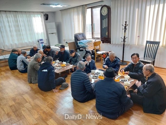 군위군 의흥면 새마을부녀회, 노인회 청소봉사활동 전개