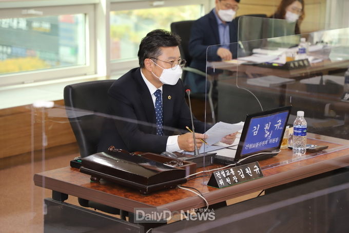 김원규 대구시의회 건설교통위원회 위원장. (사진=이준호 기자)