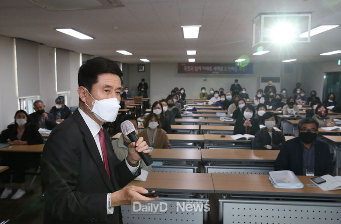 이강덕 포항시장, 지방자치학교 특별강사로 나서