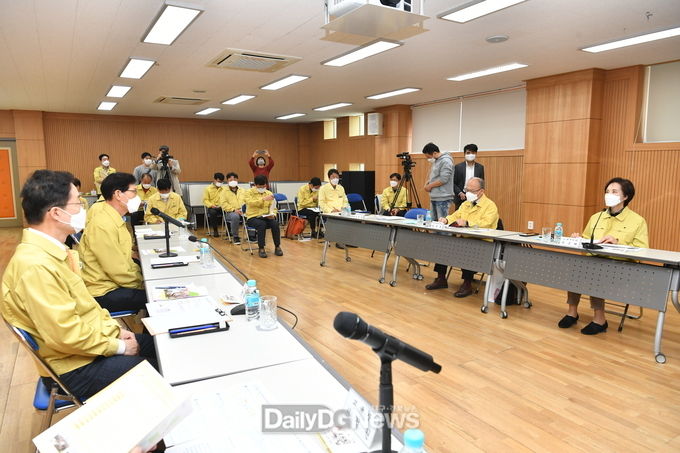 유은혜 부총리, 경주지역 수능 준비 상황 점검 방문