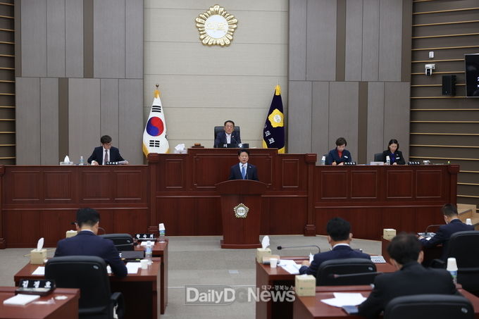이병환 성주군수가 11월 23일 열린 ‘제253회 성주군의회 제2차 정례회’에서 시정연설을 통해 2021년도 군정방향을 제시하고 있다.