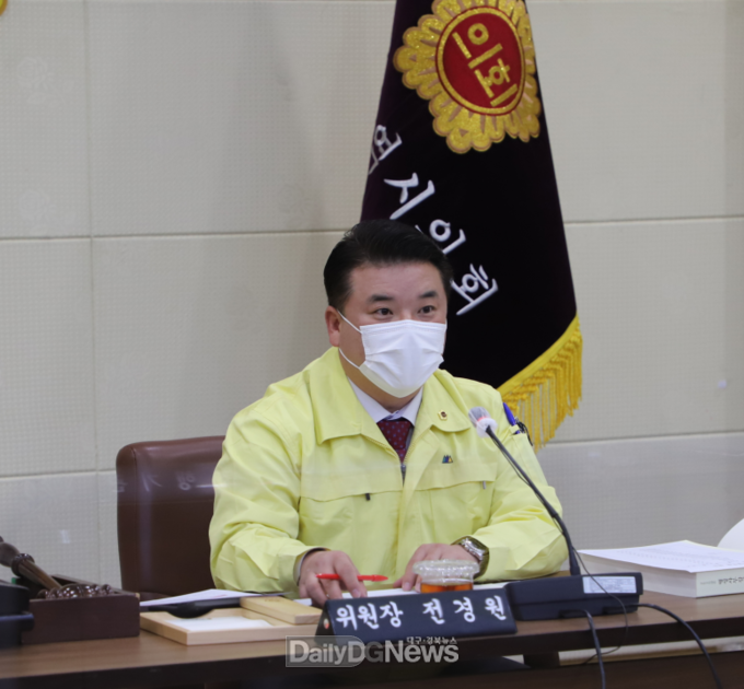 전경원 대구시의회 교육위원회 위원장. (사진=이준호 기자)