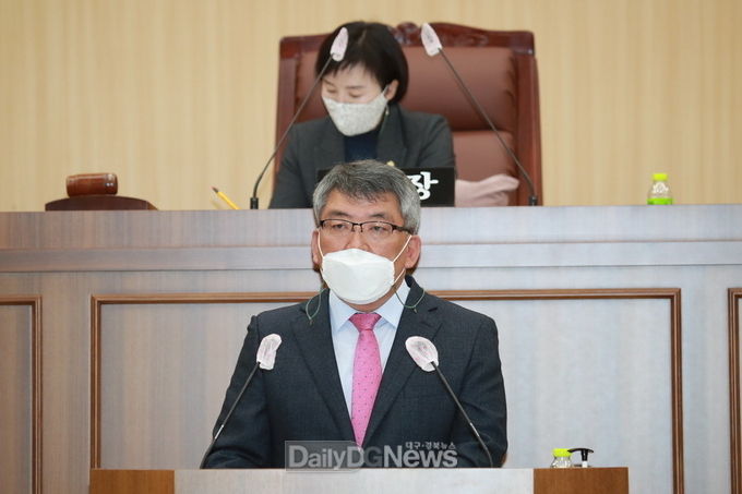 시정연설하고 있는 김학동 예천 군수